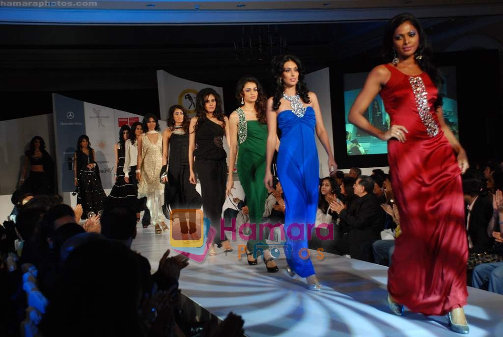 at Mercedes Benz Trophy with Gayatri Khanna fashion show in ITC Grand Central on 1st Feb 2009 
