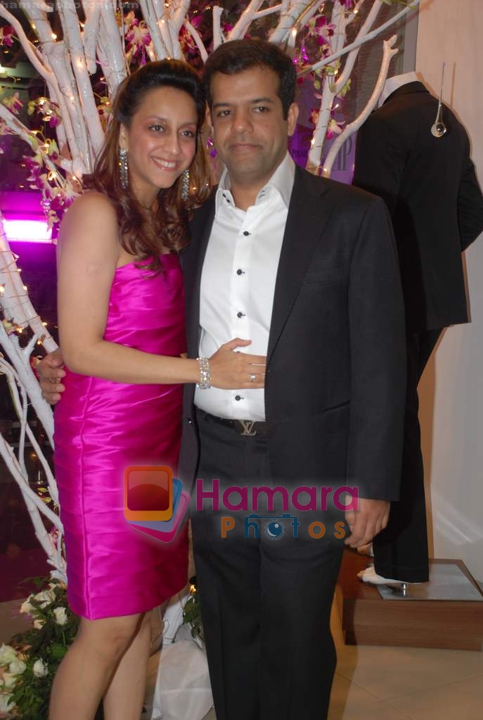 alpana with avinash panjabi at Golden Boutique launch in Colaba on 4th Feb 2009 