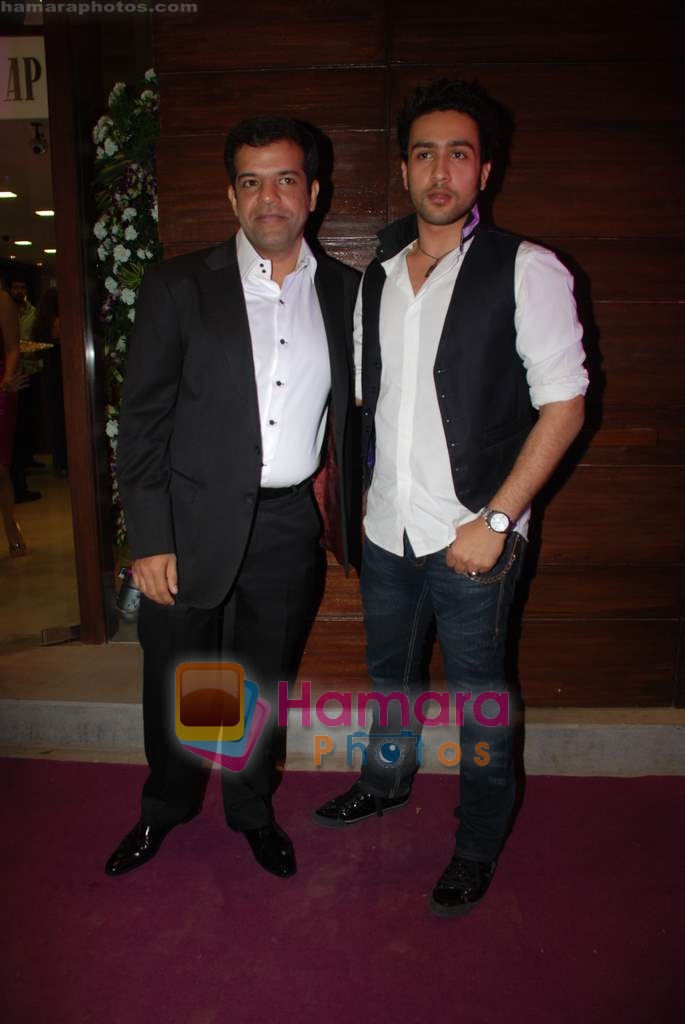 Adhyayan Suman, Avinash Panjabi at Golden Boutique launch in Colaba on 4th Feb 2009 