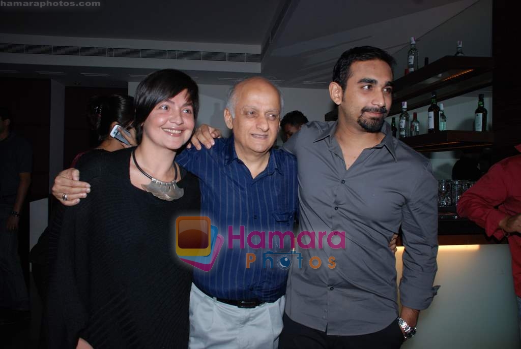 Mukesh Bhatt, Pooja Bhatt at the Success party of Raaz - The Mystery Continues on 6th Feb 2009 