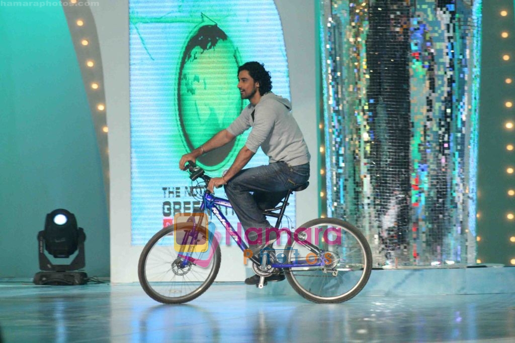 Actor Kunal Kapoor cycles his way to a greener tomorrow at NDTV Toyota's Greenathon on 8th Feb 2009-1