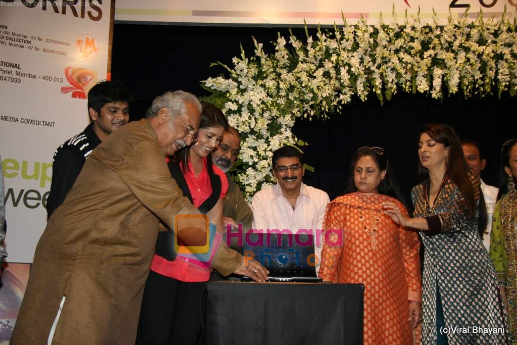 Jaya Bachchan, Juhi Chawla, Sonali Kulkarni at Bharat Dorris makeup week in Hotel Rang Sharda on 12th Feb 2009 