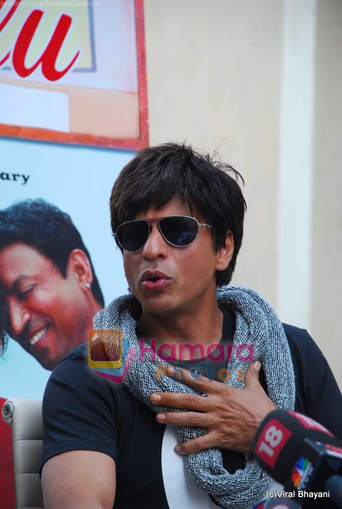 Shahrukh Khan at a Press Conference for film Billu Barber in Mannat on 8th Feb 2009 