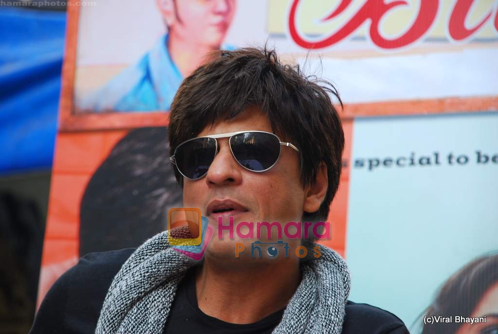 Shahrukh Khan at a Press Conference for film Billu Barber in Mannat on 8th Feb 2009 