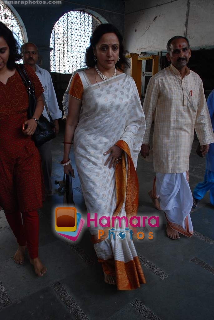 Hema Malini at the launch of Maha Mritunjay album by Pankaj Udhas in Babulnath Temple on 12th Feb 2009 