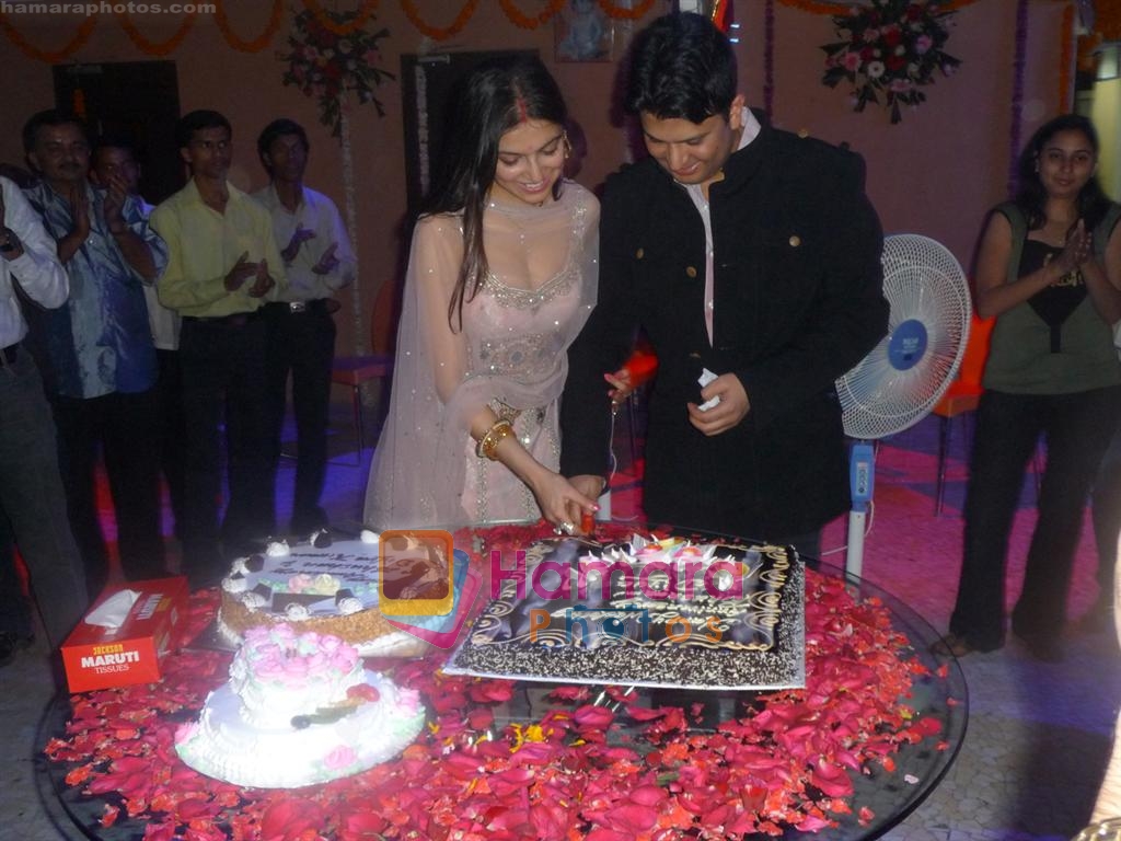 Divya Khosla Kumar, Bhushan Kumar at the Anniversary Celebrations of Bhushan and Divya Kumar on Feb 13th 2009 