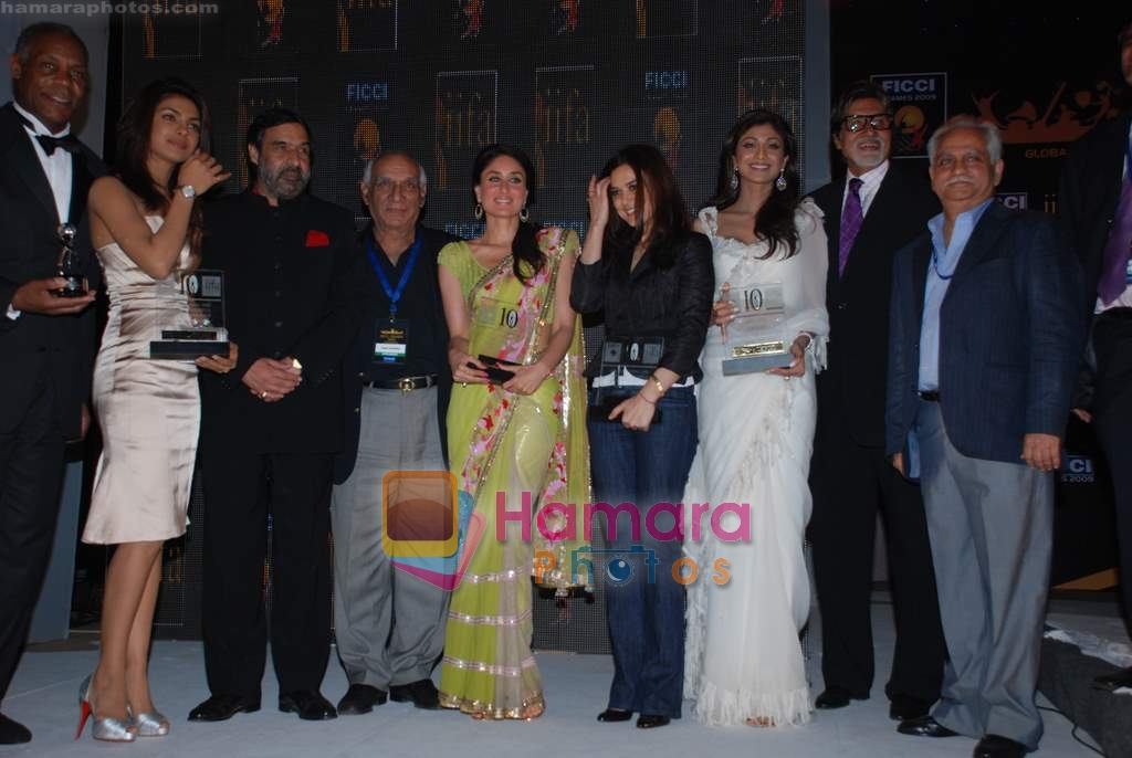Shilpa Shetty, Kareena Kapoor, Priyanka Chopra, Preity Zinta, Amitabh Bachchan, Yash Chopra, Ramesh Sippy at the FICCI Frames 2009 on 17th Feb 2009  