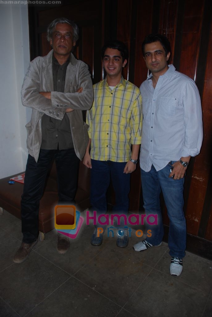 Sudhir Mishra, Sanjay Suri at the shoot for Sikandar video in Mehboob Studio, Bandra on 16th Feb 2009 