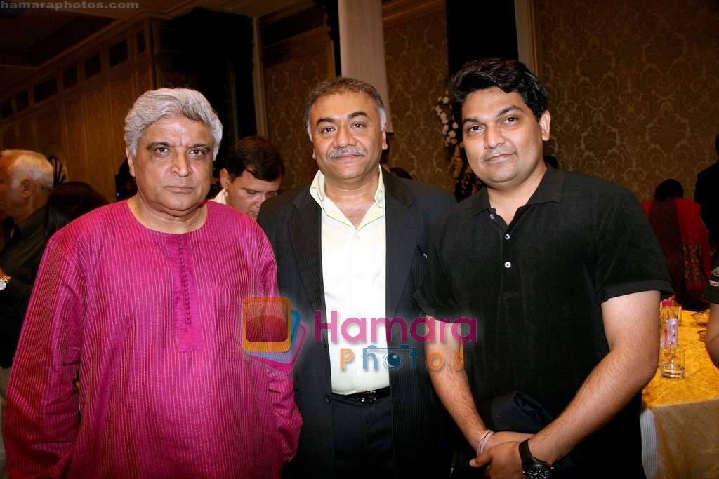 Javed Akthar, Nikunj Shah & Dr.Ajinkya Patil at the launch of Hope book by Khrishna Shah in Taj on 19th Feb 2009