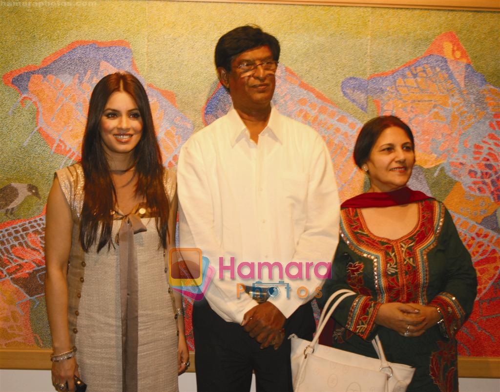 Mahima Chaudhry inaugurated the art exhibition of artist Padmanabh Bendre in The Museum Art Gallery, Kala Ghoda, Fort, Mumbai on 23rd Feb 2009 