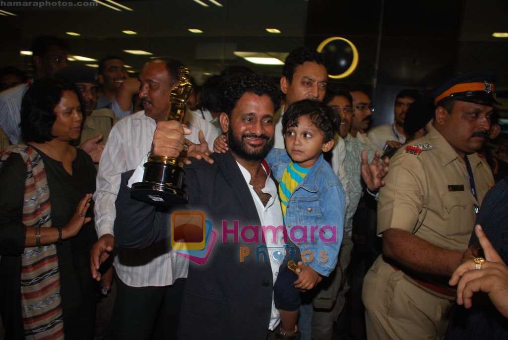 Rasool Pookutty & Irrfan Khan receive a rousing welcome in International Airport, Mumbai on 25th Feb 2009 