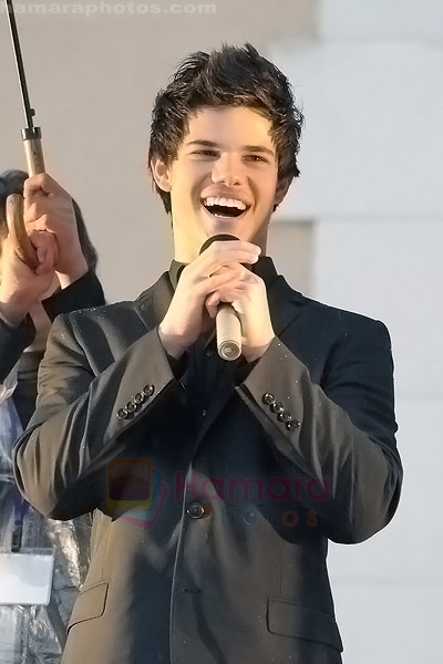 Taylor Lautner at the TWILIGHT Premiere on February 27, 2009 in Tokyo, Japan 