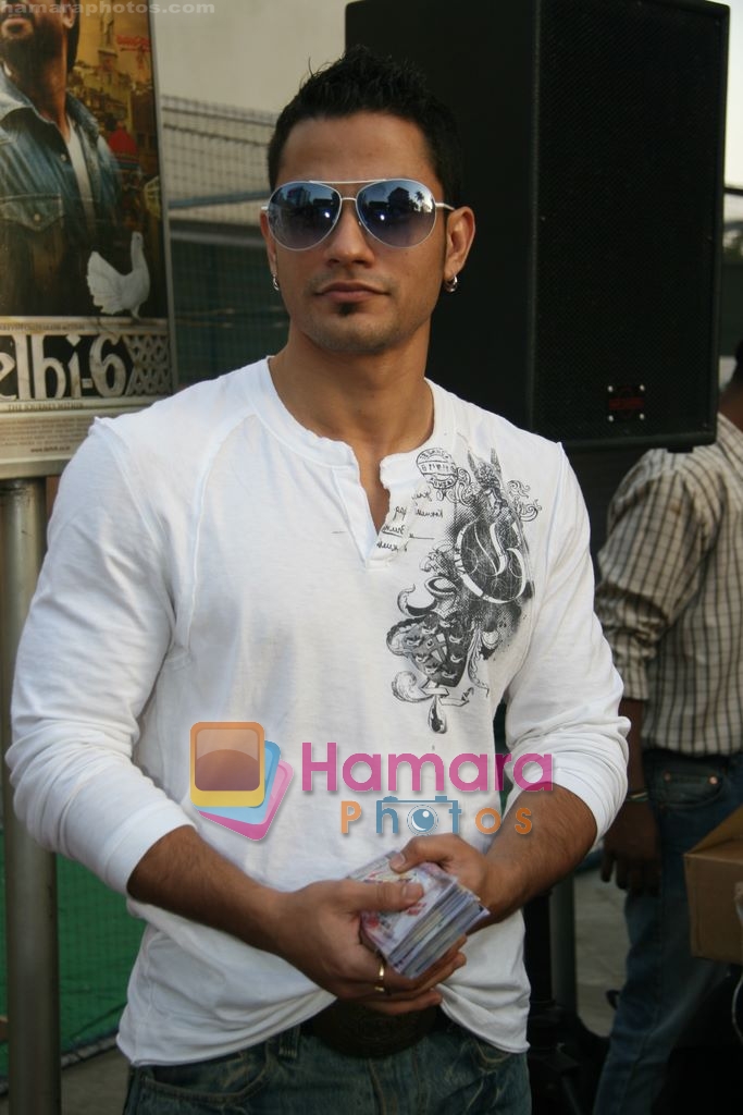Kunal Khemu at the film promotion of Dhoondte Reh Jaoge in Fun Cinema, Andheri on 1st March 2009