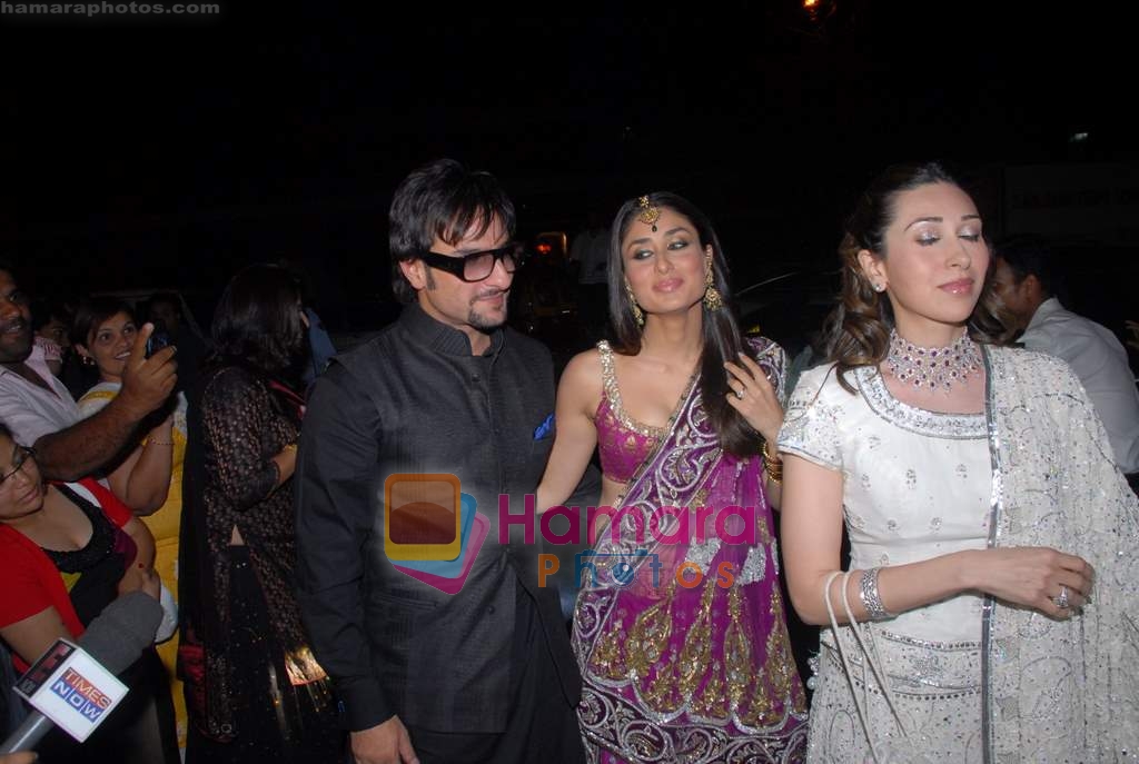 Saif Ali Khan, Kareena Kapoor, Karisma Kapoor at Amrita Arora's wedding bash at Aurus on 4th Feb 2009 
