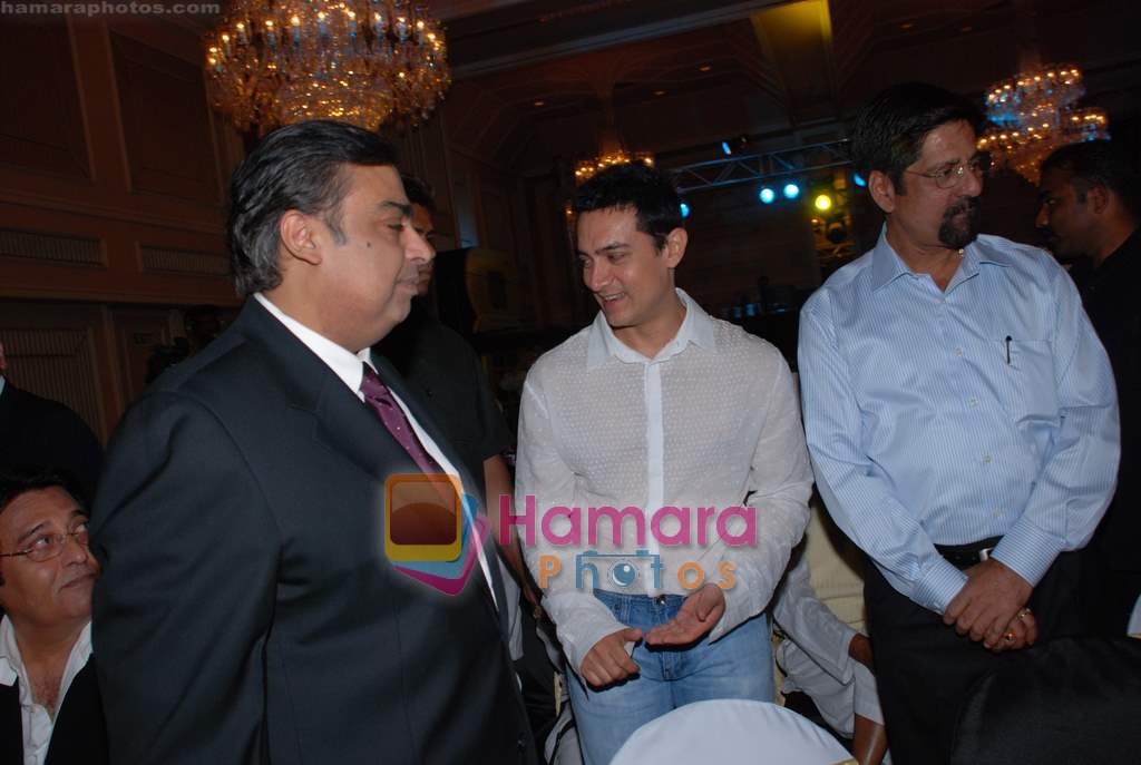 Aamir Khan, Mukesh Ambani at CNN IBN Heroes in Trident on 5th March 2009 
