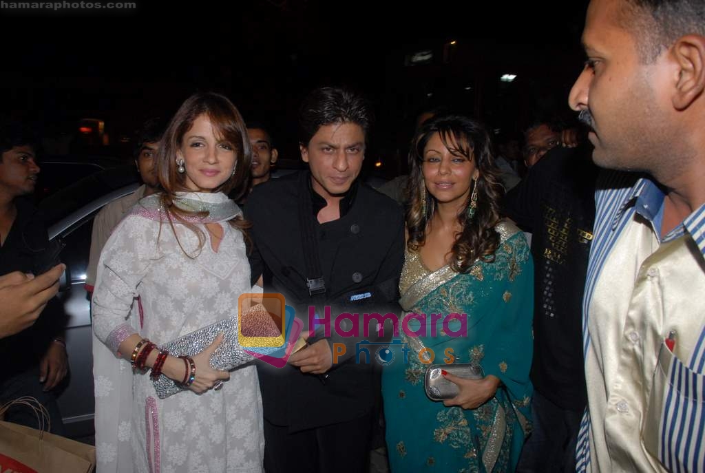 Shahrukh Khan, Gauri Khan, Suzanne at Amrita Arora's wedding bash at Aurus on 4th Feb 2009 