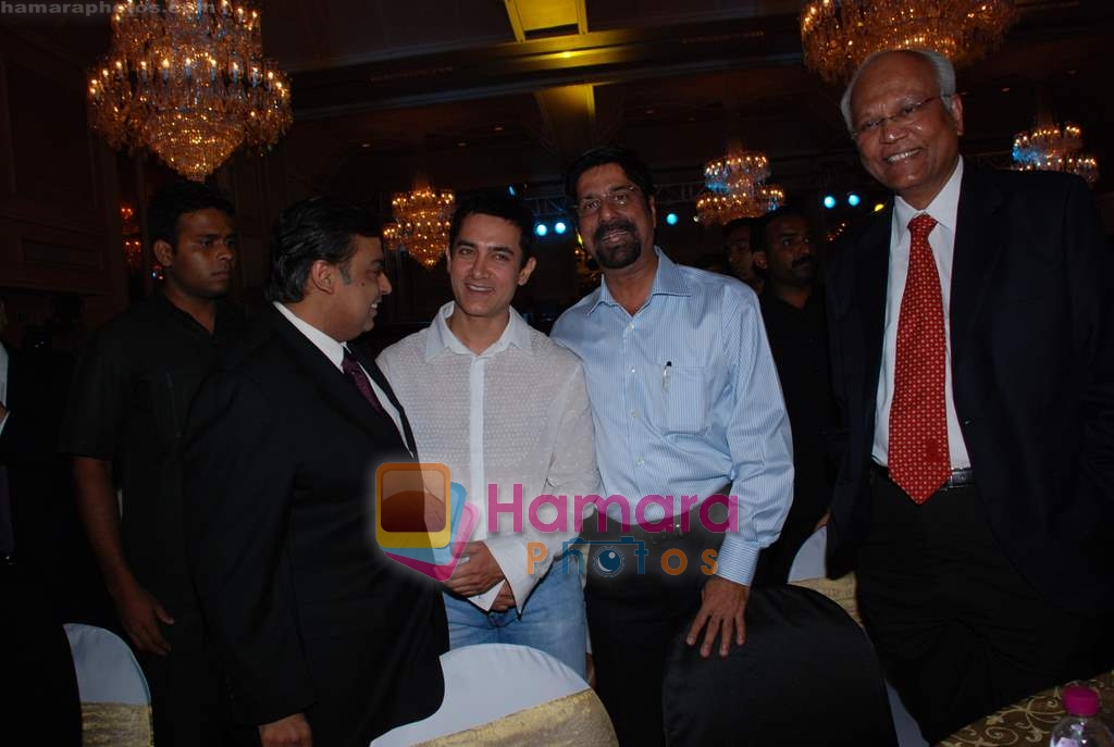 Aamir Khan, Mukesh Ambani at CNN IBN Heroes in Trident on 5th March 2009 