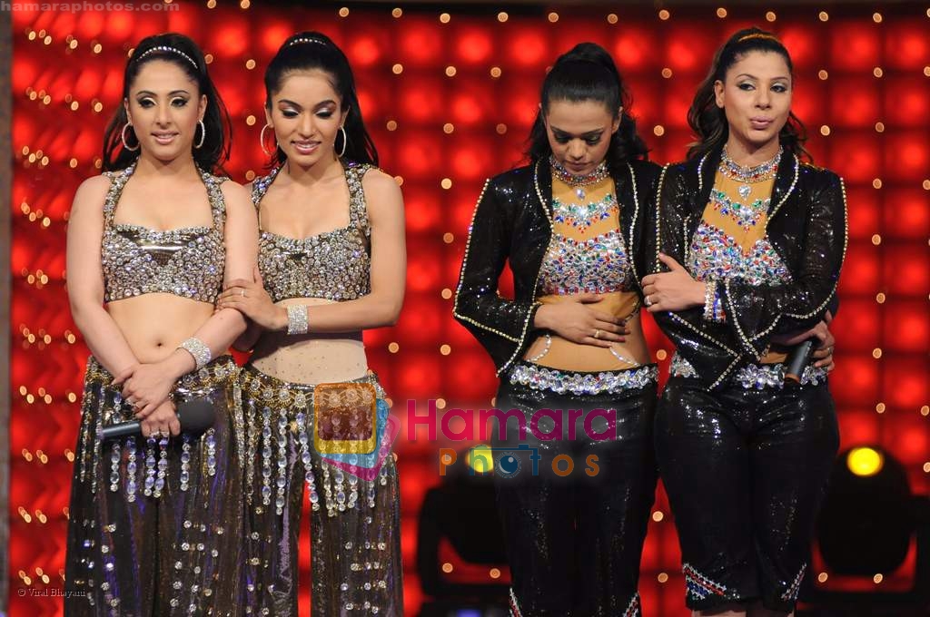 Shamayal and Sambhavna, Sanobar Kabir at the Dancing Queen grand finale on Colors on 7th March 2009 