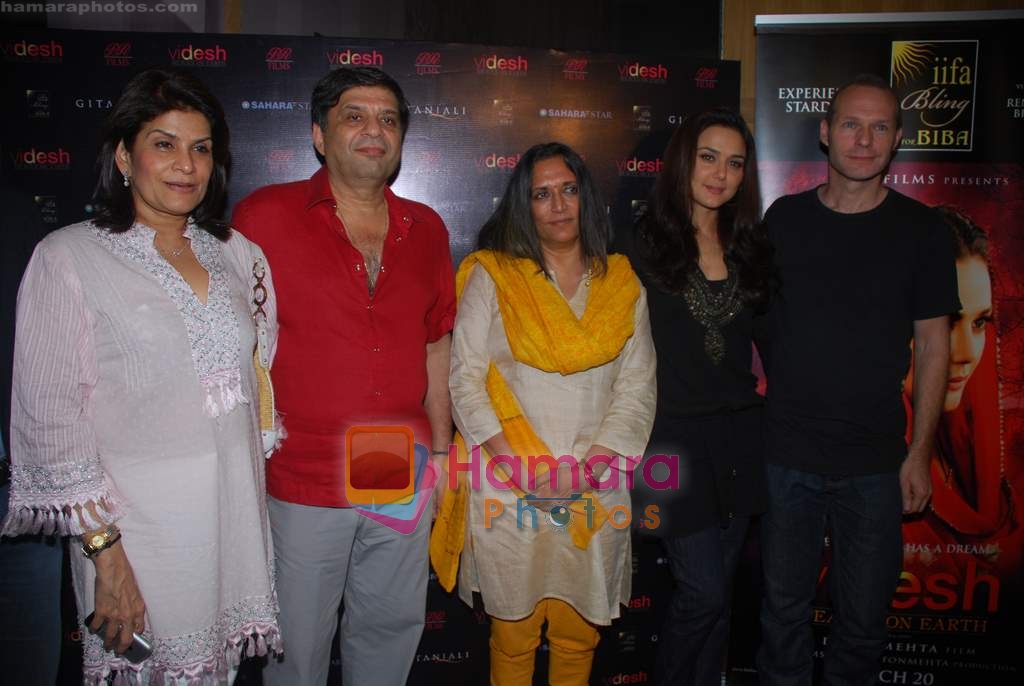 Preity Zinta, Deepa Mehta, Ravi Chopra at the promotion of film Videshi in Sahara Star on 12th March 2009 