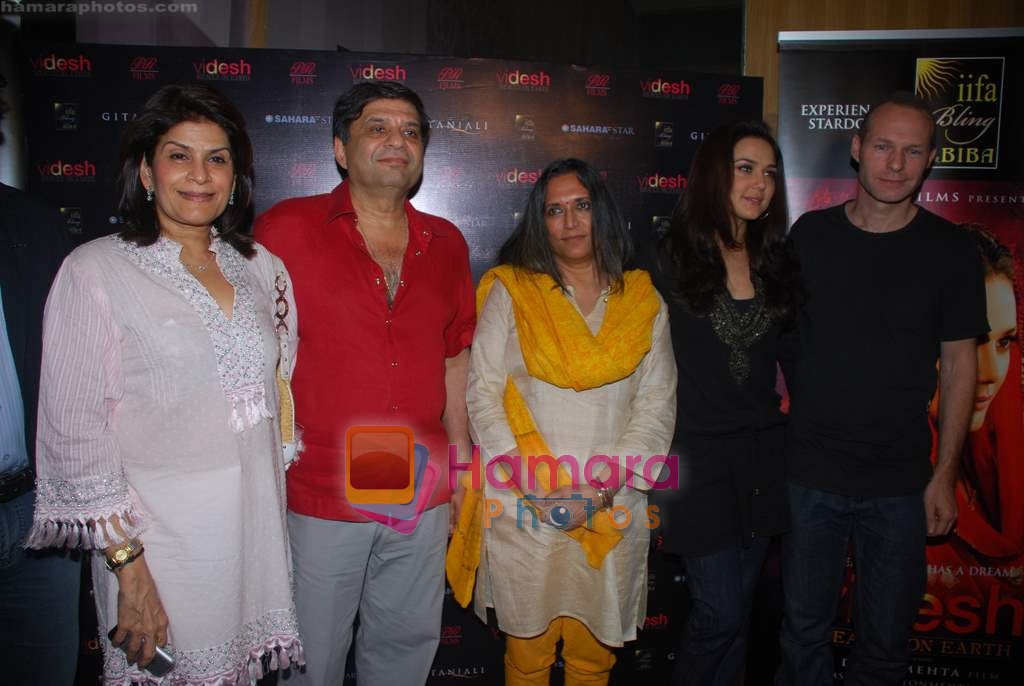 Preity Zinta, Deepa Mehta, Ravi Chopra at the promotion of film Videshi in Sahara Star on 12th March 2009 