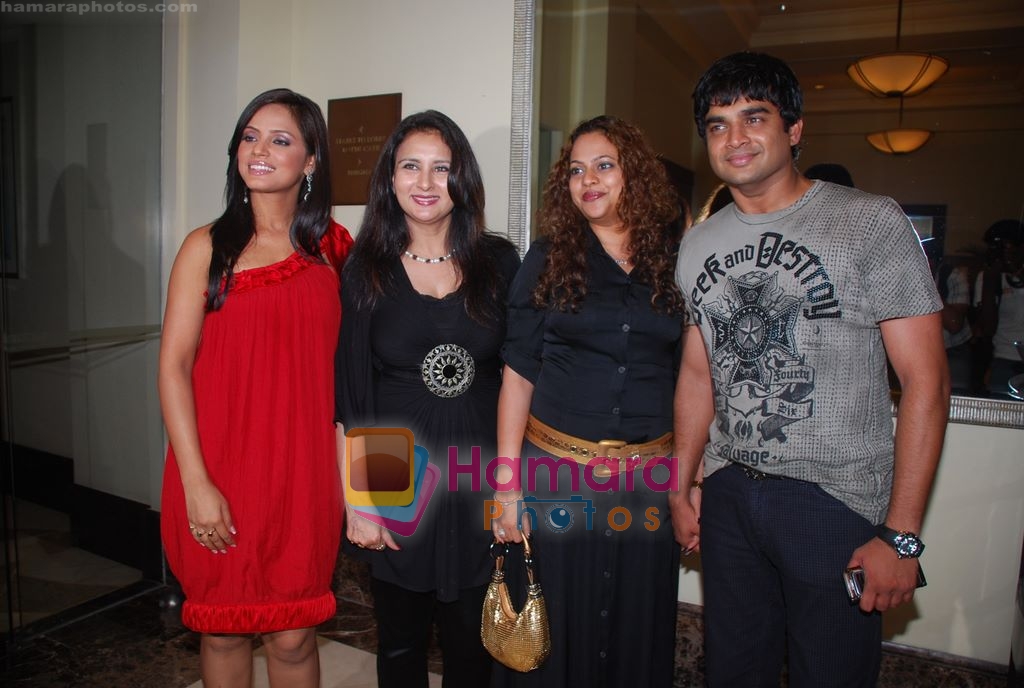 Madhavan with wife, Neetu Chandra, Poonam Dhillon at 13B success party in Enigma, Mumbai on 13th March 2009 