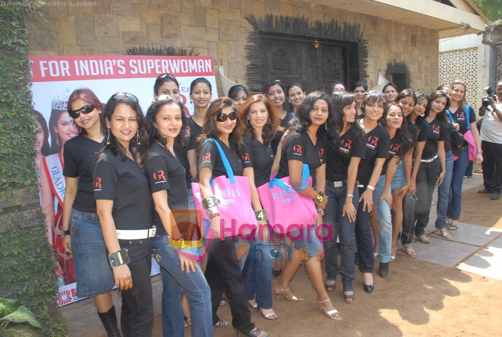 at Gladrags Mrs India contestants at Race Course, Mahalaxmi on 13th March 2009