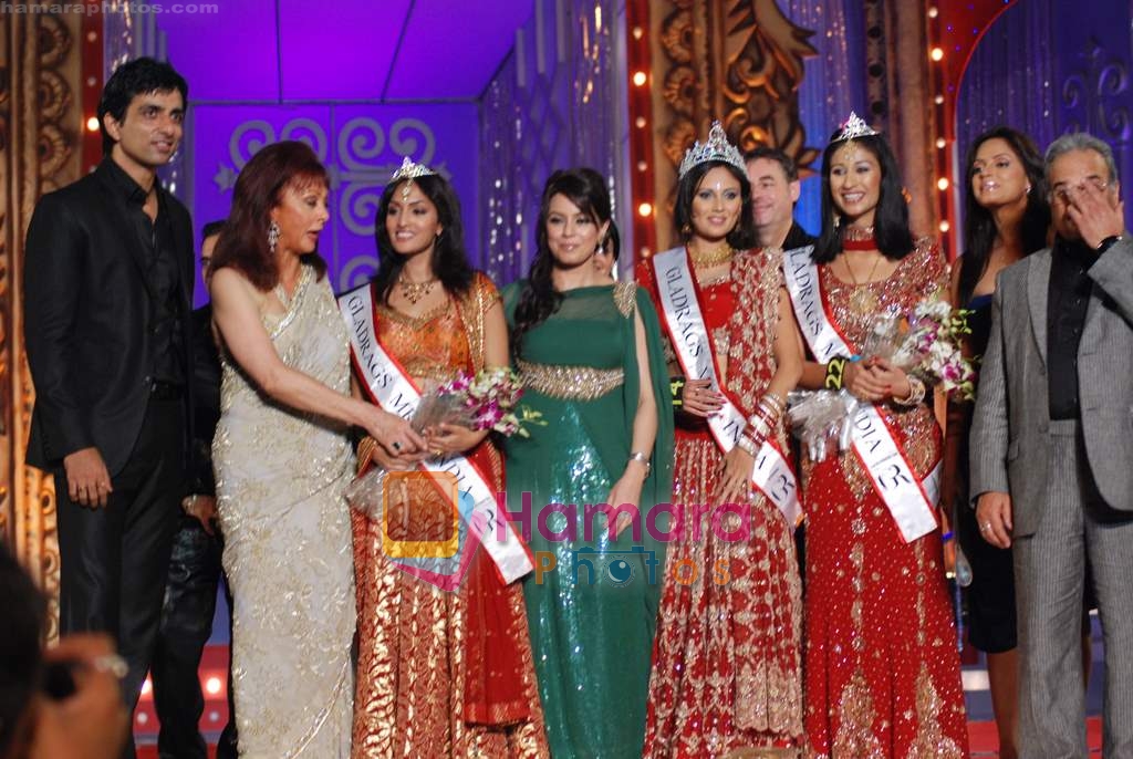 Sonu Sood, Maureen Wadia, Mahima Chaudhry, Neetu Chandra at Gladrags Mrs India contest finals on 14th March 2009 