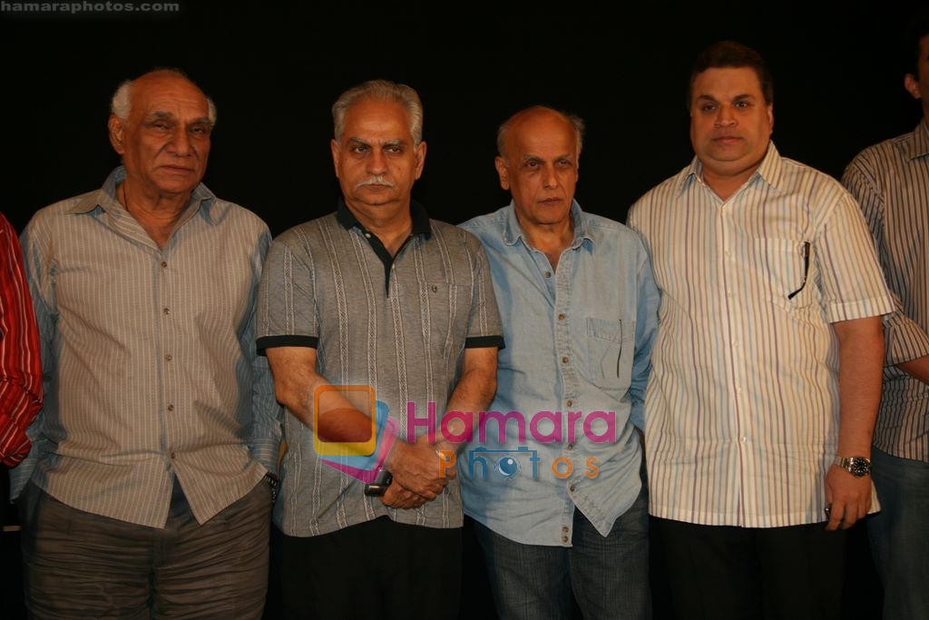 Yash Chopra, Ramesh Sippy, Mahesh Bhatt, Ramesh Taurani at Producers Media Meet in The Club, Andheri, Mumbai on 16th March 2009 