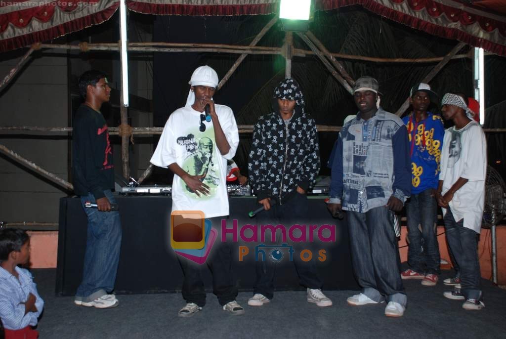 Timbaland, Amar and Apache Indian perform at Dharavi on 12th March 2009 