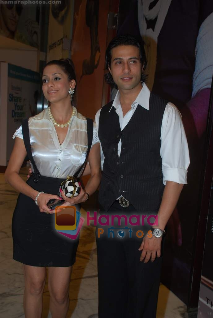 Apoorva Agnihotri, Shilpa Saklani at the Premiere of Aloo Chaat in PVR, Juhu on 19th March 2009 