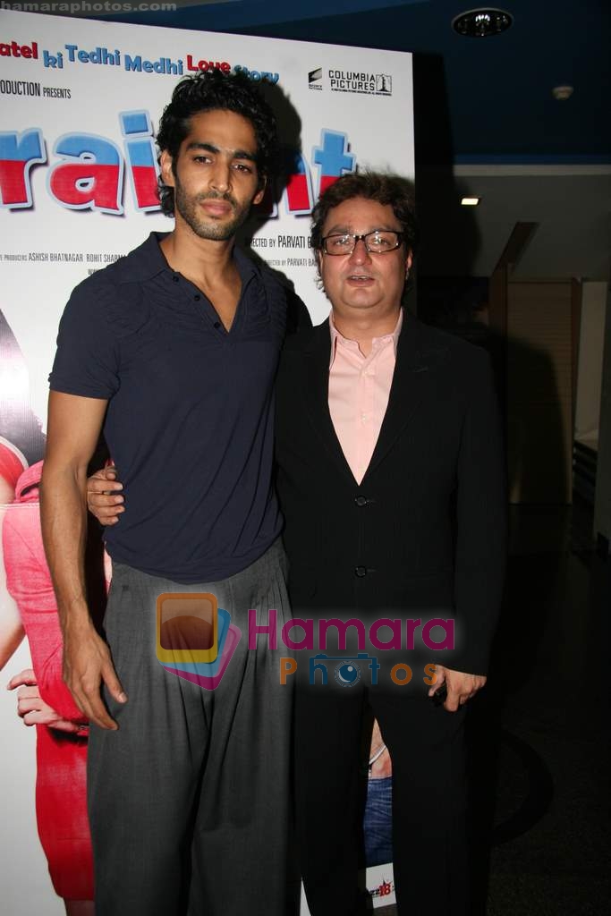 Vinay Pathak, Siddharth Makkar at the Premiere of Straight in Fame on 19th March 2009 