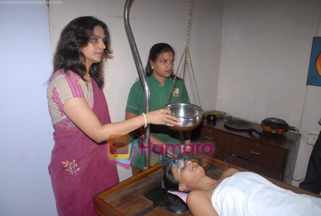 Alina Wadiwalla at Geeta Nirupam's Ayurvedi centre in Versova on 20th March 2009 