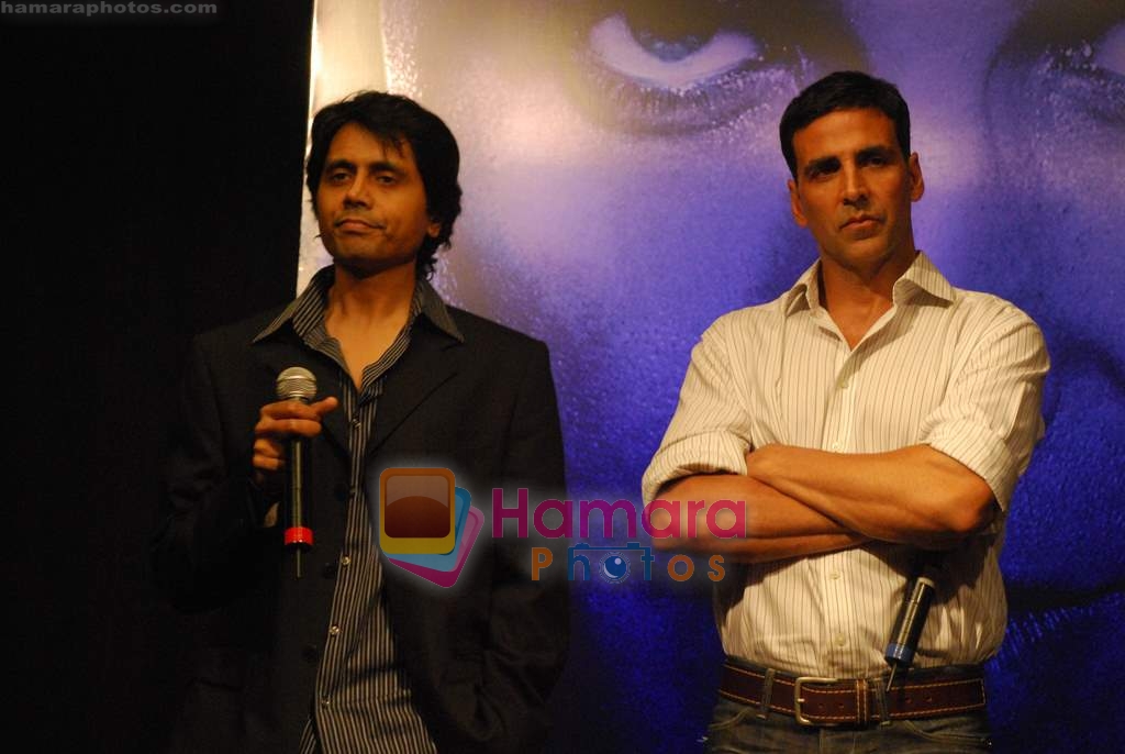 Nagesh Kukunoor, Akshay Kumar at 8 by 10 Tasveer film press meet in J W Marriott on 20th March 2009 