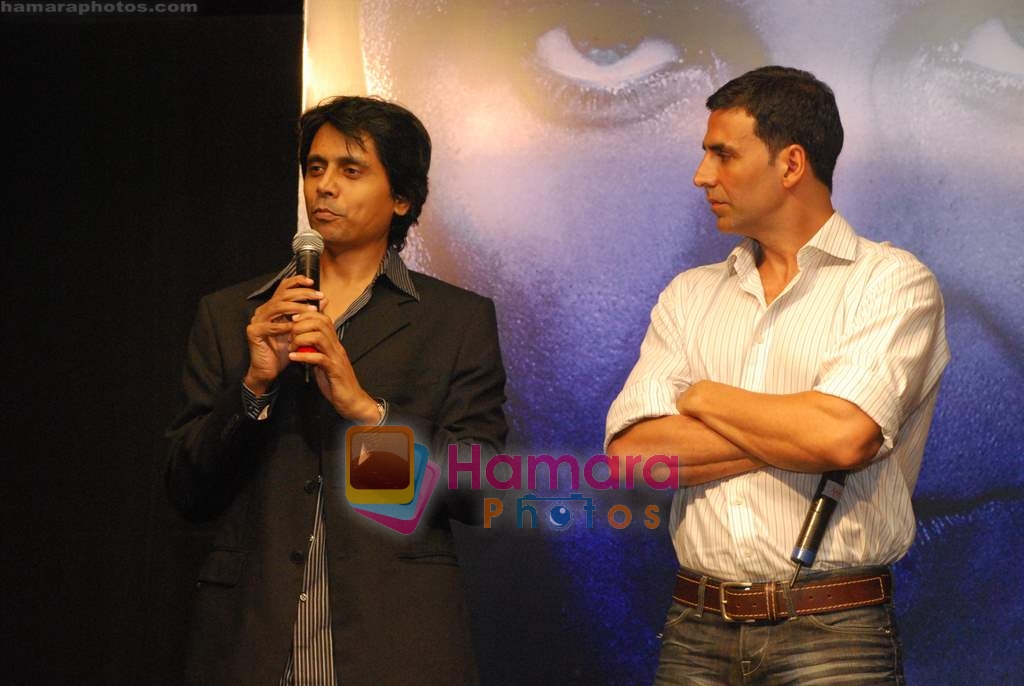 Nagesh Kukunoor, Akshay Kumar at 8 by 10 Tasveer film press meet in J W Marriott on 20th March 2009 