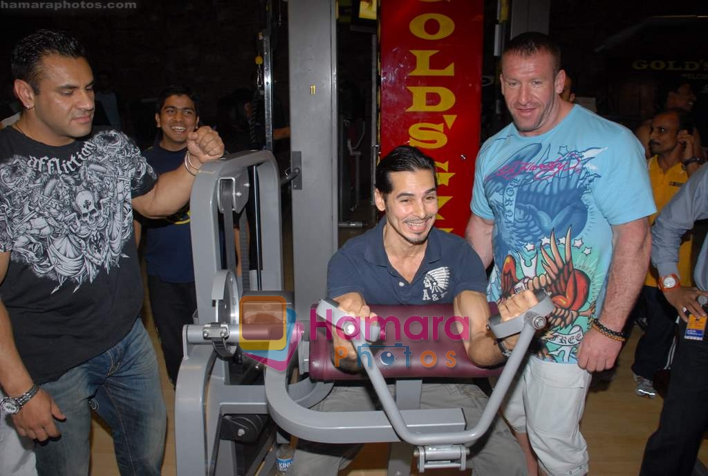 Dino Morea with mr olympia dorian yates at Gold Gym event in Bandra on 23rd March 2009 