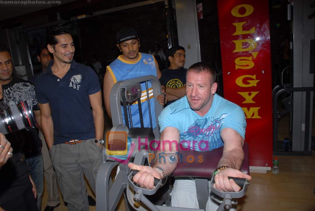 Dino Morea, Darian Yates at Gold Gym event in Bandra on 23rd March 2009 
