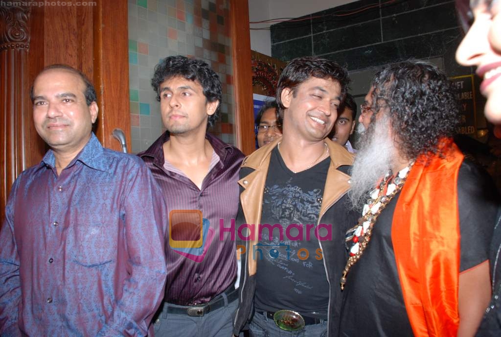 Suresh Wadkar, Sonu Nigam, Ravi Tripathi at Ravi Tripathi's album launch on 24th March 2009 