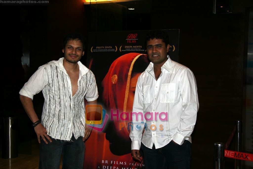 Akshay Kapoor, Vivek Sharma at Videsh Screening in Cinemax, Andheri, Mumbai on 26th March 2009 