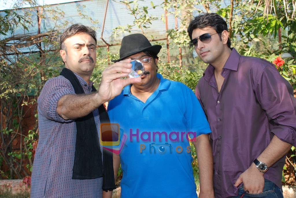 Rajit Kapur at the film Diamond Murders on location in Madh  on 26th March 2009 