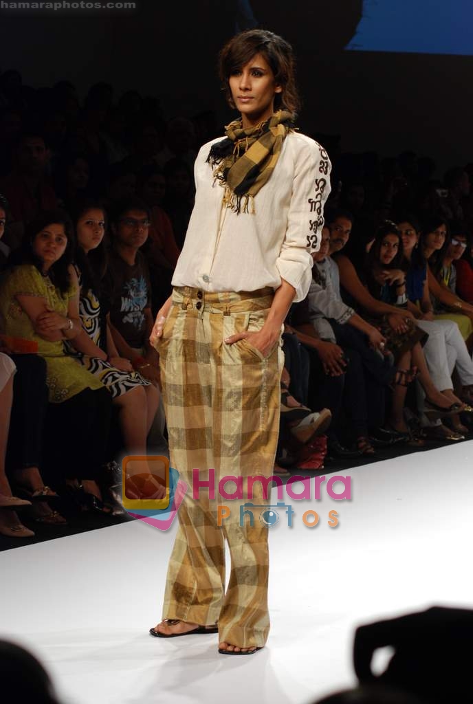 Model walk the ramp for Asmita Marwa Show at LIFW on 27th March 2009 
