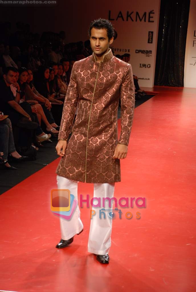 Model walk the ramp for Manish Malhotra Show at LIFW on 27th March 2009 