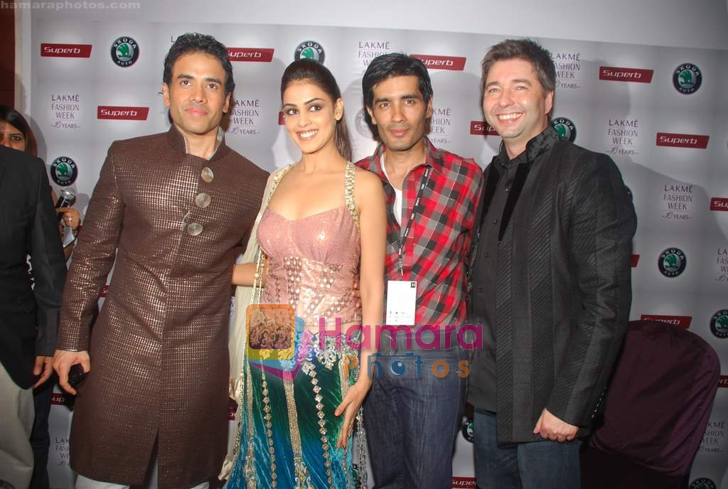 Genelia D Souza, Tusshar Kapoor, Manish Malhotra at Manish Malhotra Show at LIFW on 27th March 2009 