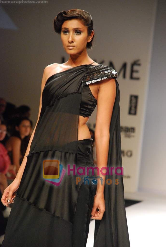 Model walk the ramp for Anand Kabra Show at LIFW on 27th March 2009 