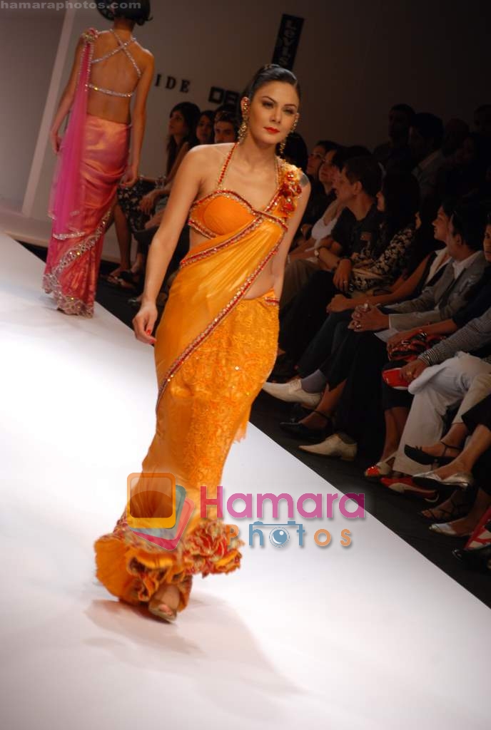 Model walk the ramp for Archana Kocchar Show at LIFW on 27th March 2009 