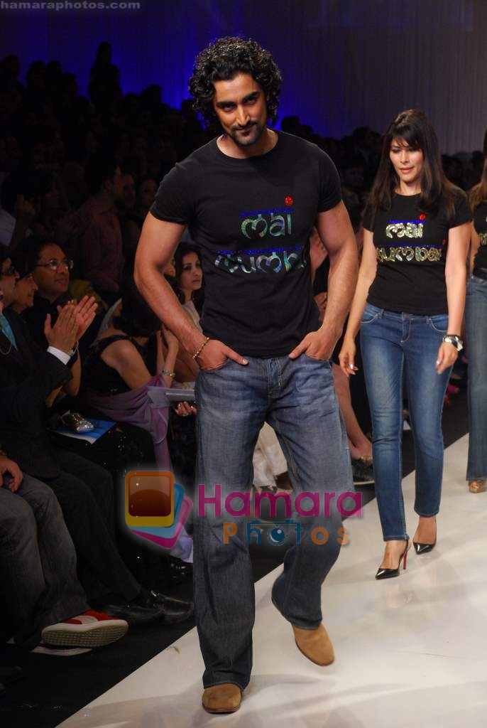 Kunal Kapoor at LIFW for Mai Mumbai show on 28th March 2009 