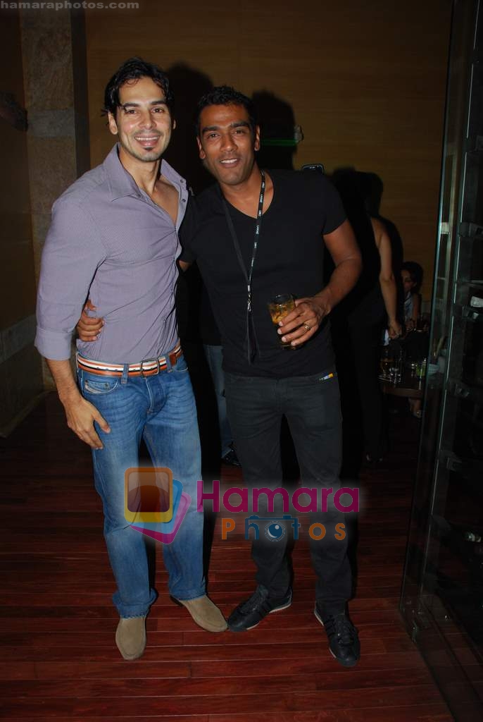 Dino Morea at Manish Malhotra post party hosted by Pradeep Gidwani of Calsberg on 30th March 2009 