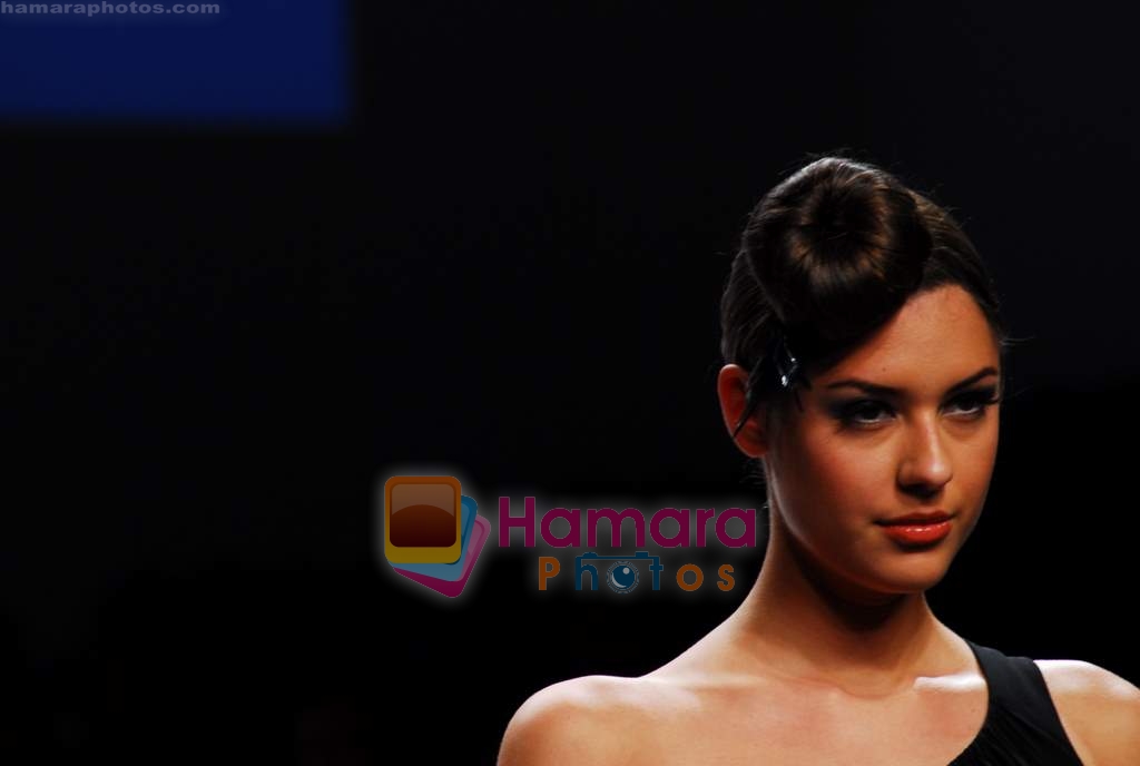 Model walk the ramp for Narendra Kumar Show at Lakme Fashion Week Day 5 on 31st March 2009 