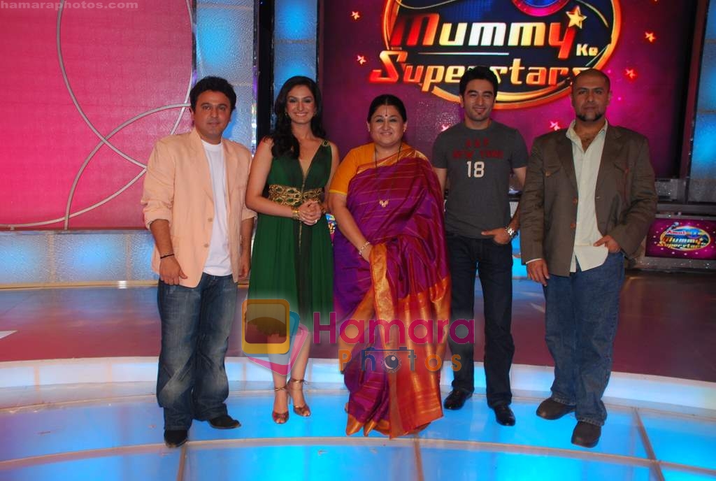 Ali Asgar, Akriti Kakkar, Shubha Mudgal, Vishal and Shekhar at Amul Star Voice of India on location in FilmCity on 3rd April 2009 
