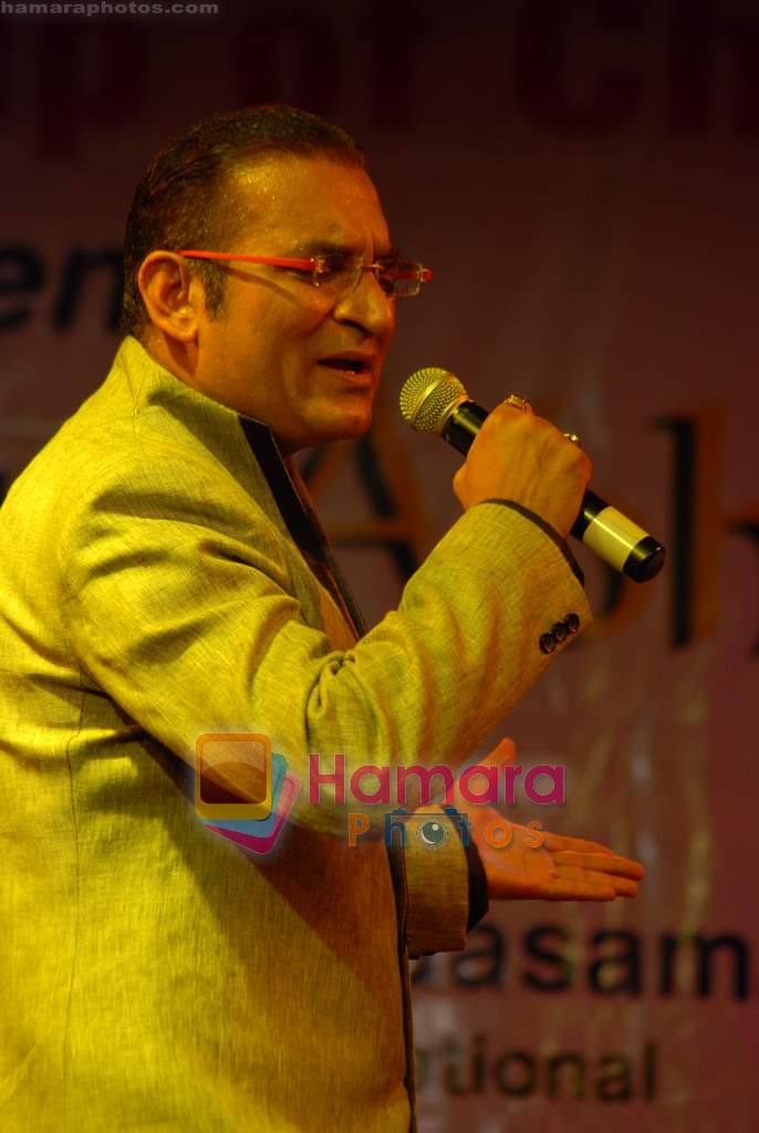 Abhijeet at Abhijeet live concert by Giants club of Chowpatty in Birla Matoshree on 3rd April 2009 