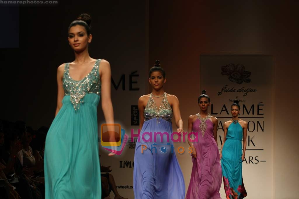 Model walk the ramp for Paras and Shalini at Lakme Fashion week day 4 on 30th March 2009 